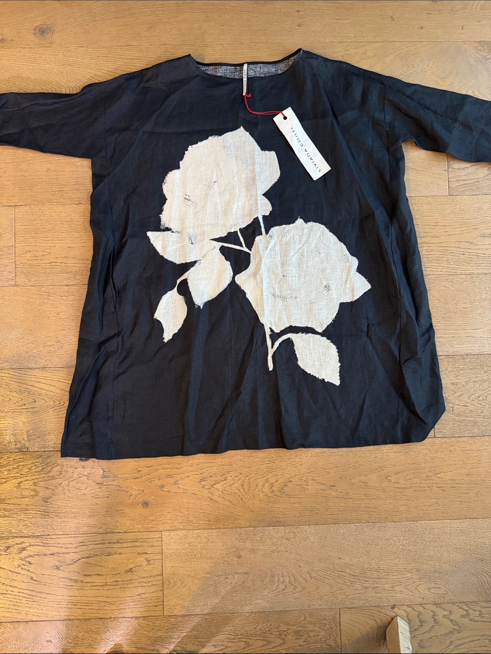 NWT Liviana Conti black blouse features a prominent white rose graphic linen